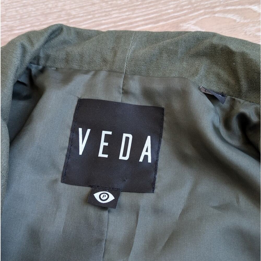 VEDA Women's Green and Black Leather Jacket - Picture 3 of 10